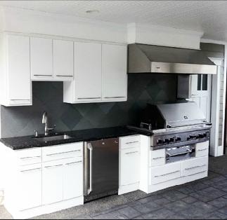 Outdoor kitchen heating